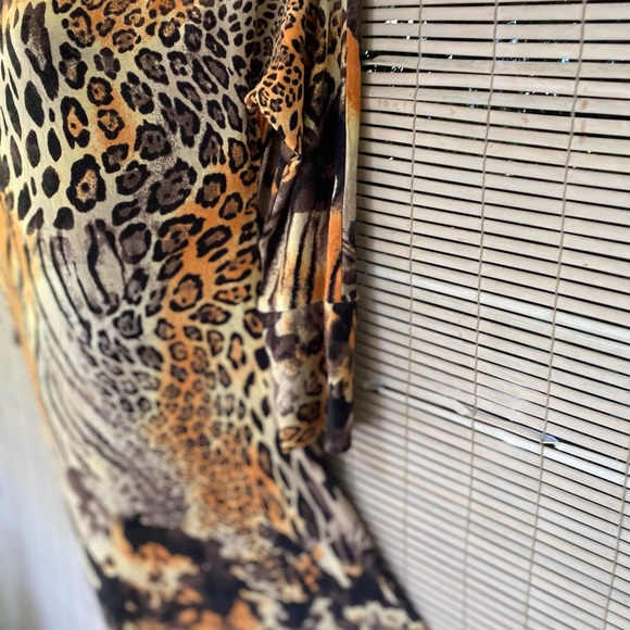 Per Se Animal Print. Stretchy Blouse - Picture 6 of 8